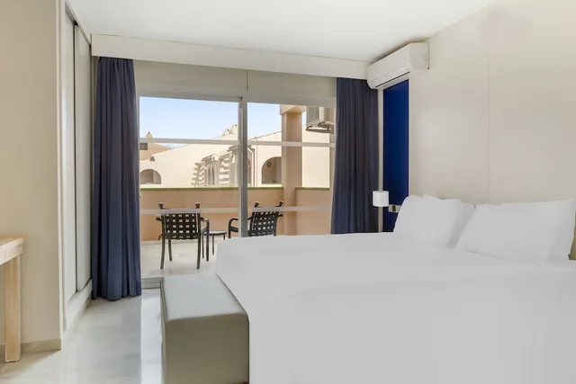 شقة بسريرين منفصلين بغرفتي نوم مع أريكة، Los Amigos Beach Club 5/10