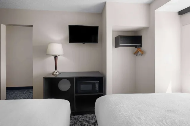 Room, 2 Queen Beds, Accessible, Baymont by Wyndham Boardman 2/5
