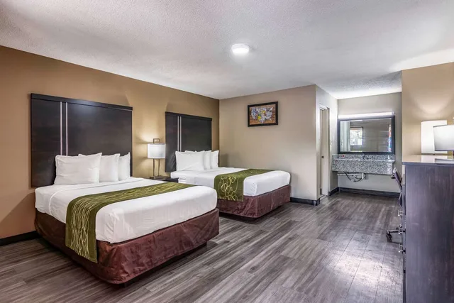 غرفة بسريرين مزدوجين، Americas Best Value Inn Opelika 1/4