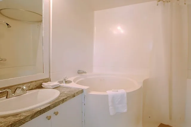 شقة سكنية بسريرين منفصلين وسرير كينج مع أريكة، Topsider Resort 3/3