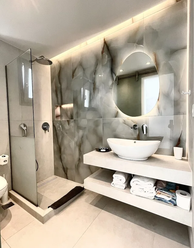 جناح غراند بسرير كوين بإطلالة على البحر بشرفة مع أريكة بحوض جاكوزي، Lilly Residence Boutique Suites Adults Only 4/8