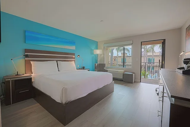 غرفة بسرير كينج بشرفة، The Cove Hotel, Ascend Hotel Collection 3/4