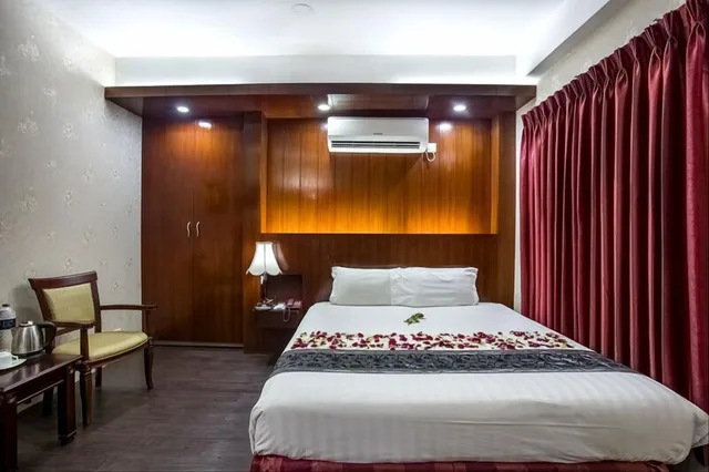 غرفة فاخرة بسرير كوين، Hotel Highgarden 1/3