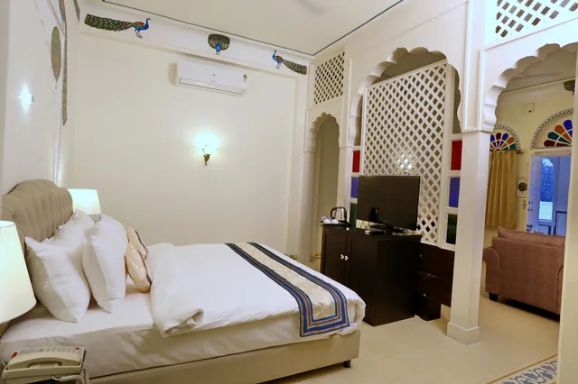 جناح بسرير كينج، Ramgarh Heritage A Luxury Boutique Resort 2/9