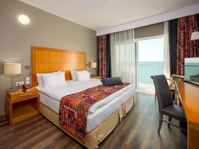 King Bed, Sea Front، Golden Star City Resort 5/10