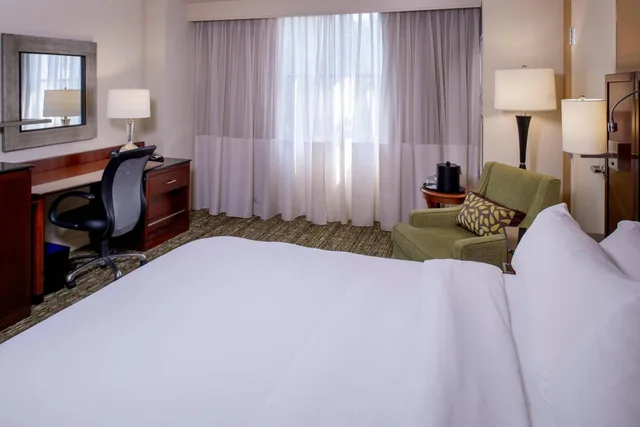 غرفة قياسية مع دخول صالة النادي، Marriott St Louis West 6/10