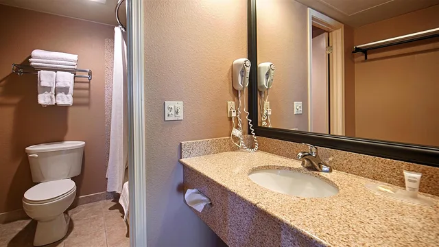 غرفة بسرير كوين لذوي الإعاقة، Best Western Vista Inn At The Airport 1/2