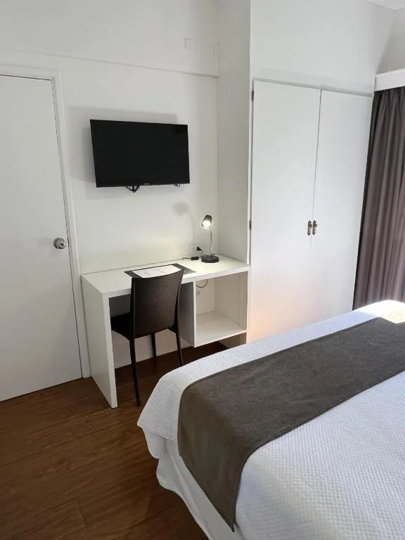 غرفة رباعية، Alvear Hotel 4/6