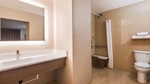 غرفة بسرير كوين لذوي الإعاقة، Best Western Plus Sparks-Reno Hotel 3/3