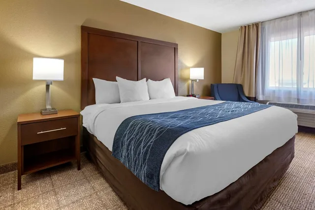 غرفة بسرير كينج، Comfort Inn & Suites Alameda At Albuquerque Balloon Fiesta Park 3/5