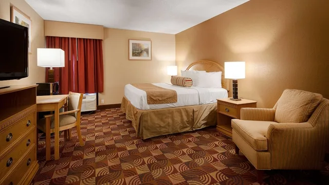 غرفة قياسية بسرير كينج، Best Western Martinsville Inn 1/3