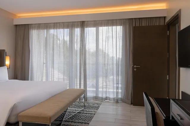 جناح بسرير كينج بغرفة نوم واحدة مع دخول الصالة، Radisson Blu Hotel Residence Nairobi Arboretum 6/10