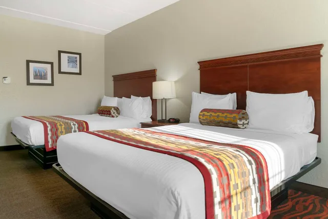 جناح جونيور بسريرين كوين لذوي الإعاقة، Executive Inn & Suites 3/4