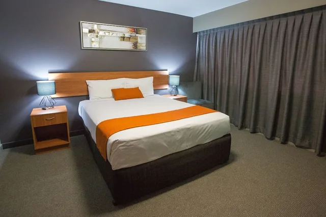 Room, Queen Bed, City Side، Gladstone Reef Hotel Motel 1/6
