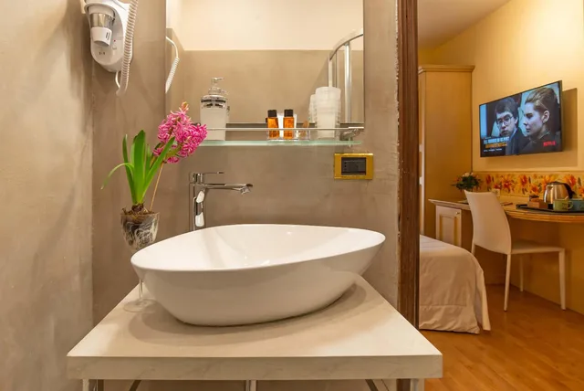 غرفة صغيرة مزدوجة بشرفة، Hotel Jane 7/10