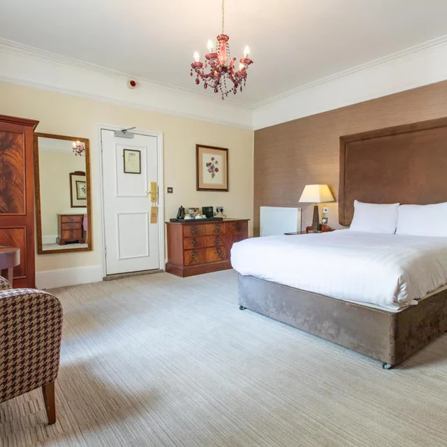 Feature, Double Bed، Winchester Royal 2/10
