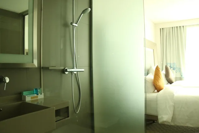غرفة تنفيذية بسريرين منفصلين مع دخول صالة النادي، Novotel Tangerang 9/10