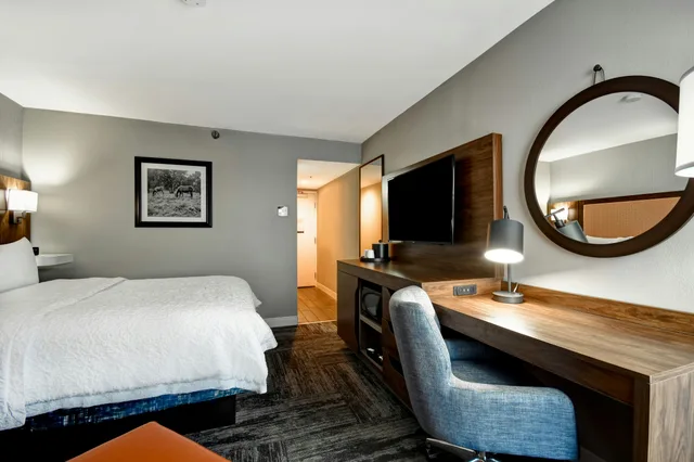 Standard, Queen Bed, Hampton Inn I-75 Lexington Hamburg Area 3/4