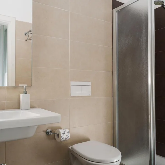 غرفة قياسية ثلاثية، Club Hotel 5/8