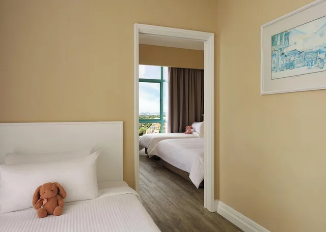 غرفة عائلية بسرير مزدوج وسريرين منفصلين، Berjaya Penang Hotel 3/7