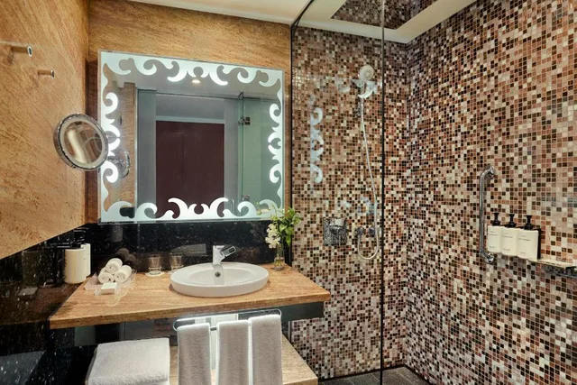 غرفة بريميوم بسرير كينج مع دخول صالة النادي للمدخنين، Intercontinental Citystars Cairo 2/3