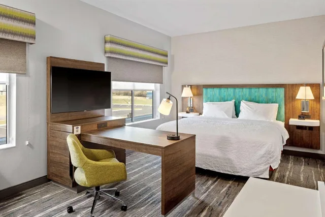 استوديو بسرير كينج مع أريكة لذوي الإعاقة، Hampton Inn and Suites Cincinnati West OH 1/4