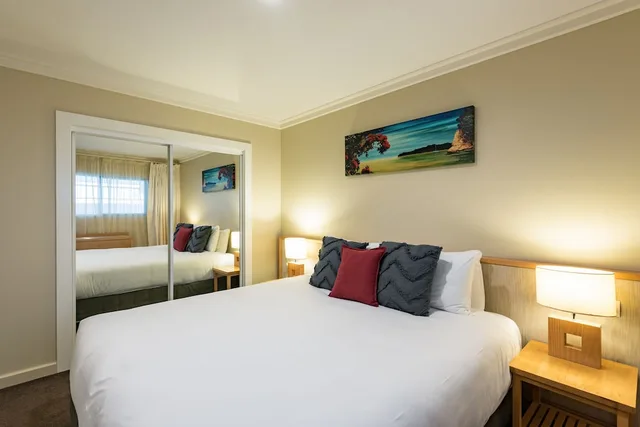 شقة تنفيذية بسريرين منفصلين وسريرين كينج بإطلالة على البحر بغرفتي نوم، Paihia Beach Resort And Spa 1/9