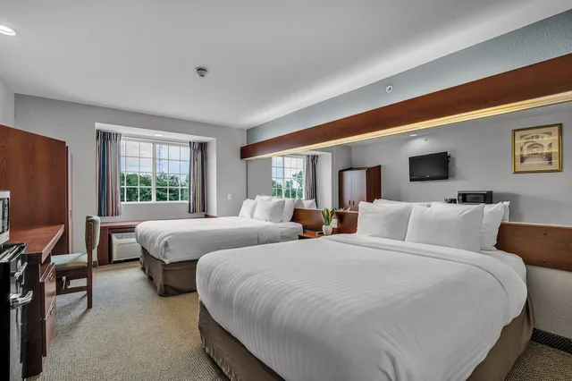Standard, 2 Queen Beds, The Block Hotel 2/10