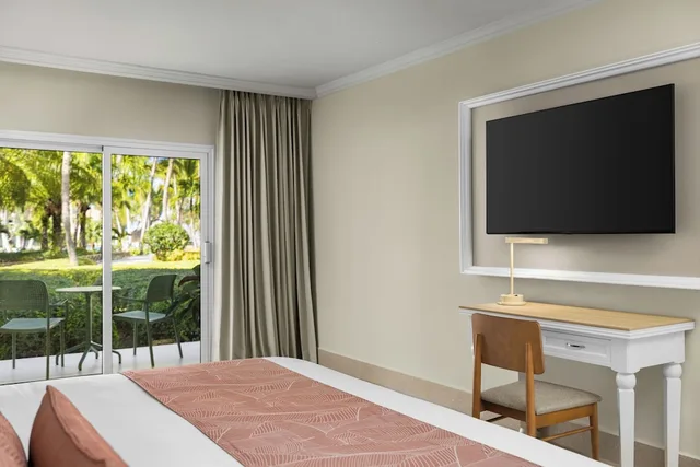 CDTVK Club 1 King Bed Tropical View، Wyndham Alltra Punta Cana All-Inclusive Resort Hotel 6/8
