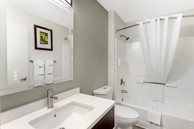Suite, Queen Bed, MainStay Suites Little Rock West Near Medical Centers 4/5