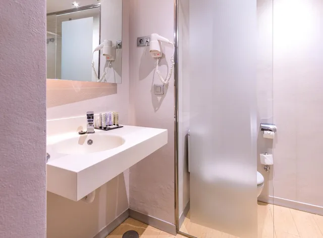 غرفة بسرير مزدوج أو سريرين منفصلين، Madanis Hotel 5/10