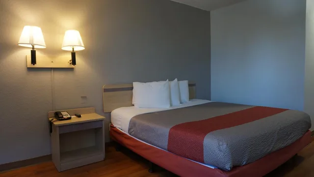 غرفة بسريرين كوين، Motel6 Belmont, CA San Francisco Redwood City 8/10