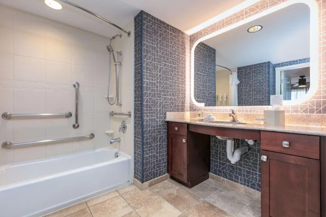 جناح بسرير كينج مع أريكة لذوي الإعاقة، Homewood Suites by Hilton Rock Springs 2/3