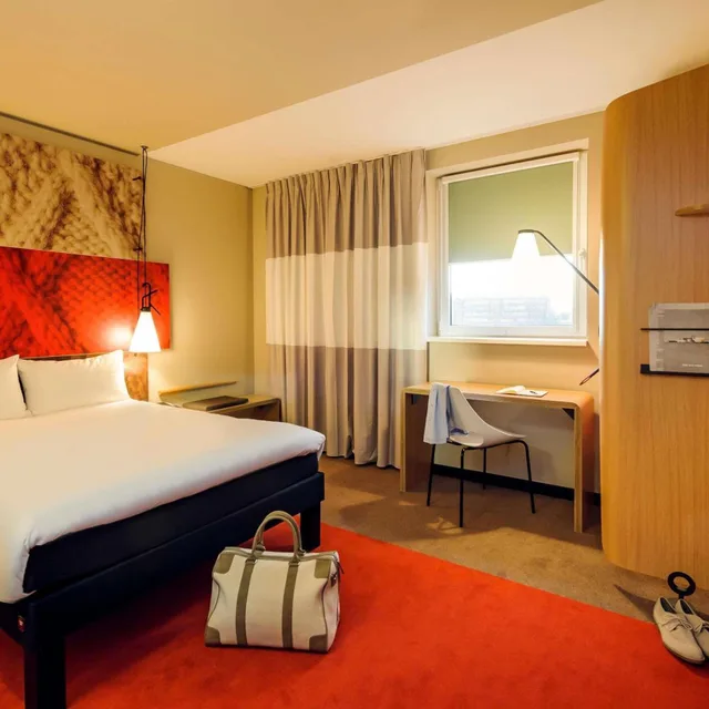 Superior, Queen Bed, Sofa, ibis Hamburg City 8/10