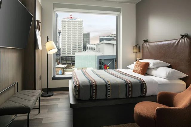 غرفة بسرير كوين، Moxy Louisville Downtown 11/15