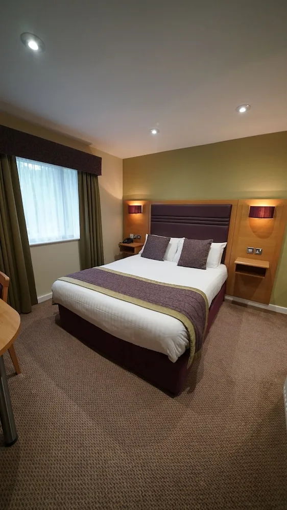 غرفة بسرير مزدوج لذوي الإعاقة، Briar Court Hotel 1/6