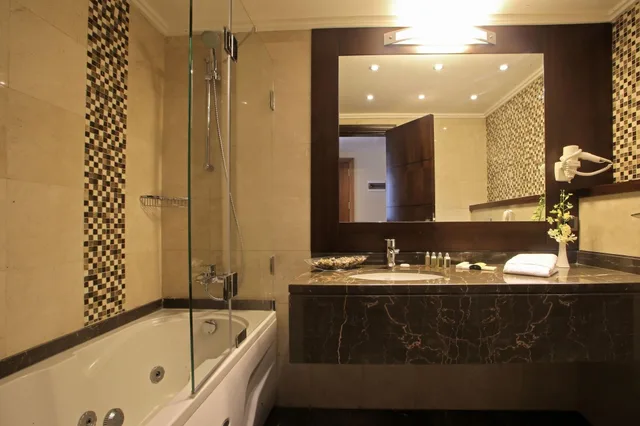 جناح سوبيريور، Lancaster Hotel Raouche 2/2