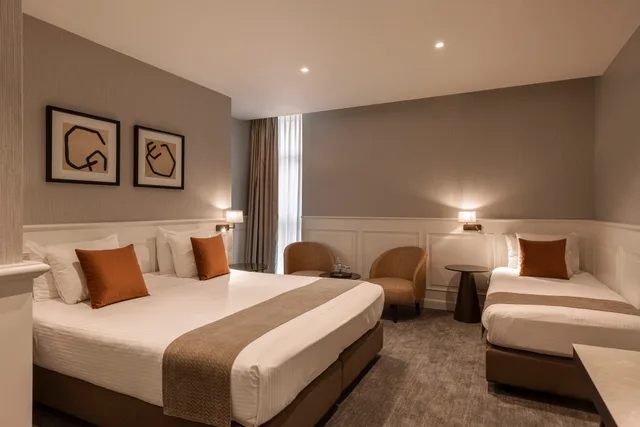 غرفة ثلاثية عائلية، Dukes Academie 3/3