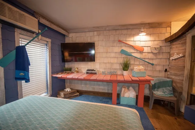 Room, King Bed, Side Ocean View, Anniversary Inn - Boise 1/3