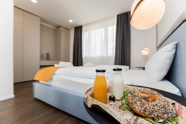 جناح بسرير كوين، The Amberlyn Suite Hotel 4/7