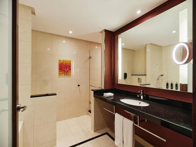 غرفة بسرير كينج، Hilton Warsaw City 14/15