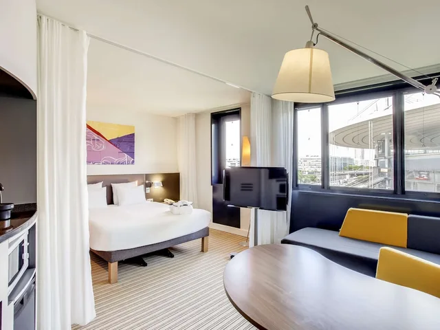 Executive, Triple, Double Bed, Sofa, Novotel Suites Paris Stade De France 1/10