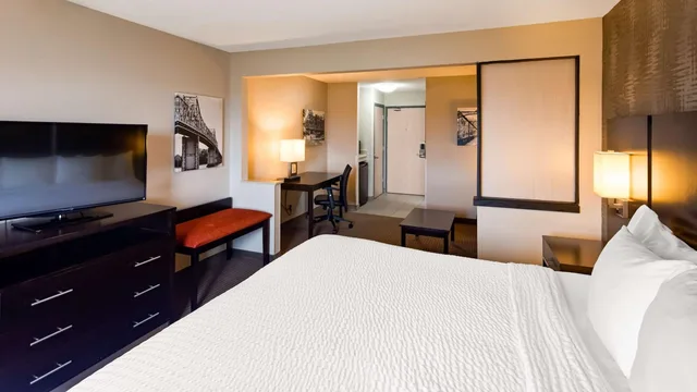 جناح بسرير كينج مع أريكة، Best Western Pearl City Inn 1/4