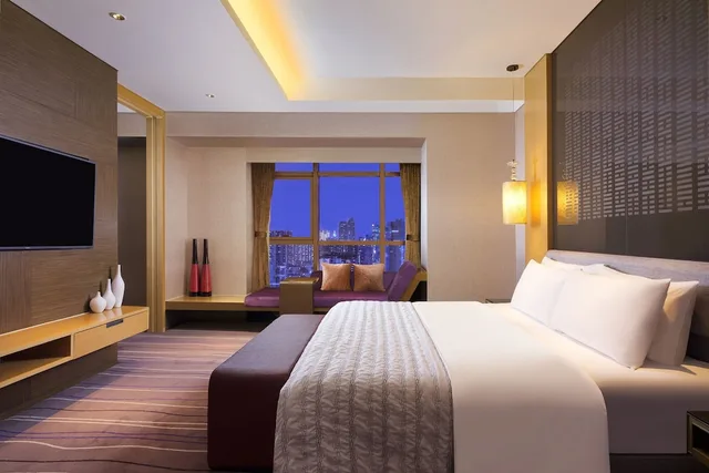 1 Bedroom, Club, Suite, King Bed, Le Meridien 1/2