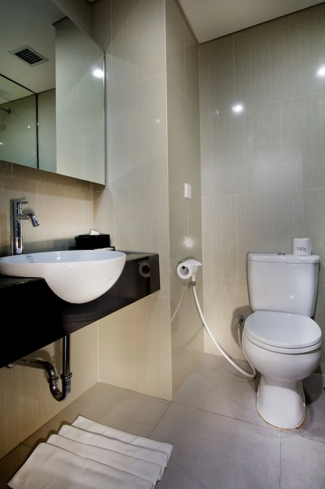 Standard, Twin Beds, Hotel Neo Tendean 6/6