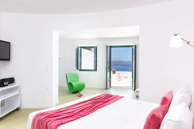 غرفة قياسية بسرير مزدوج بإطلالة على البحر مع أريكة بجاكوزي، AVANT GARDE SUITES 1/3