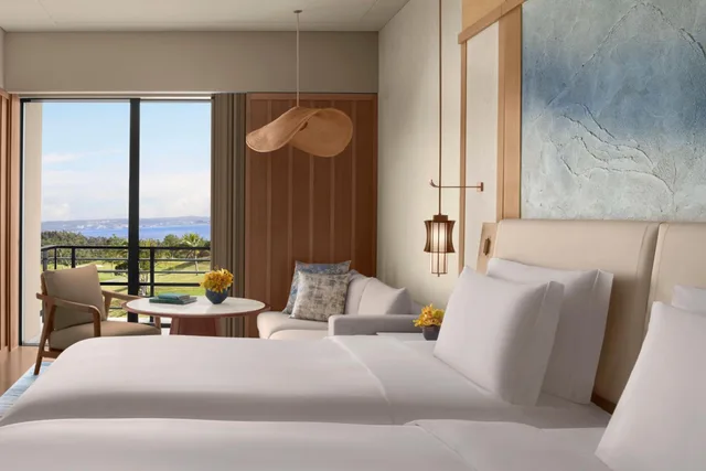 غرفة ديلوكس بسريرين مزدوجين، The Ritz Carlton Okinawa 1/3