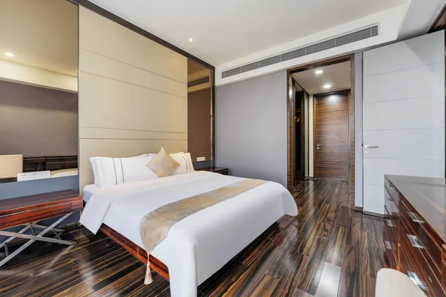 غرفة تنفيذية بسريرين كوين، Yicheng Apartment Poly World Center 1/4
