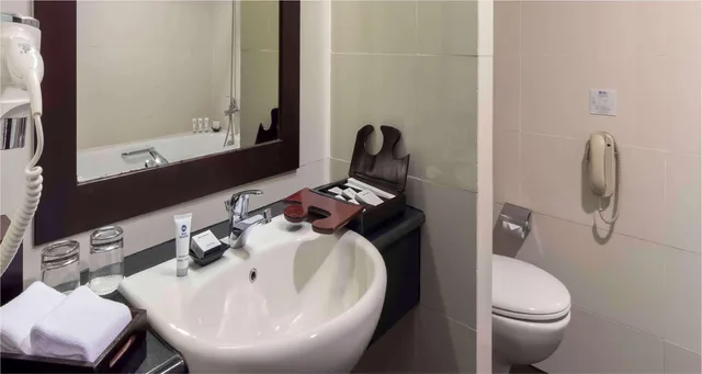 Room, Double Bed, Best Western Mangga Dua Hotel And Residence 4/5