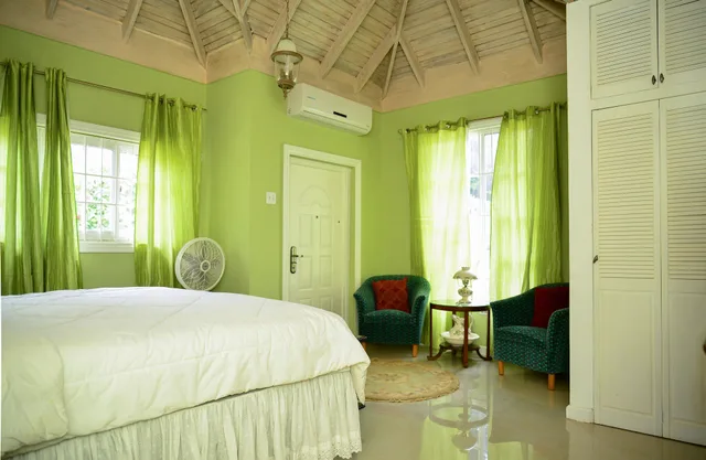 Green, King Bed, Balcony, Ground Floor، Khastle Khodero 1/5